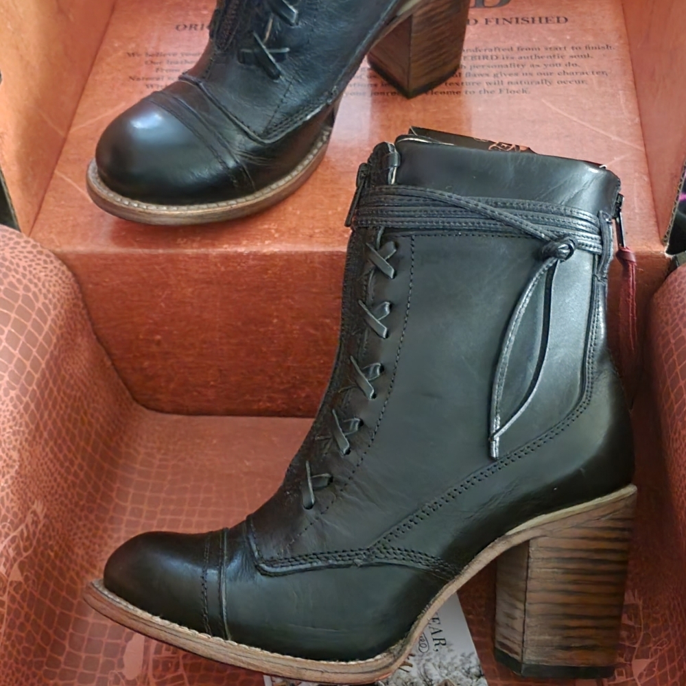 Freebird Bailey black boots size 8